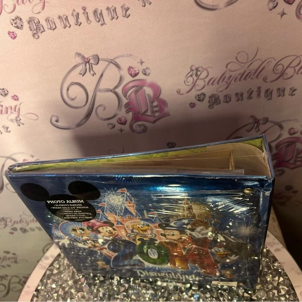 Disneyland parks photo album 2014 holographic park merchandise collectable